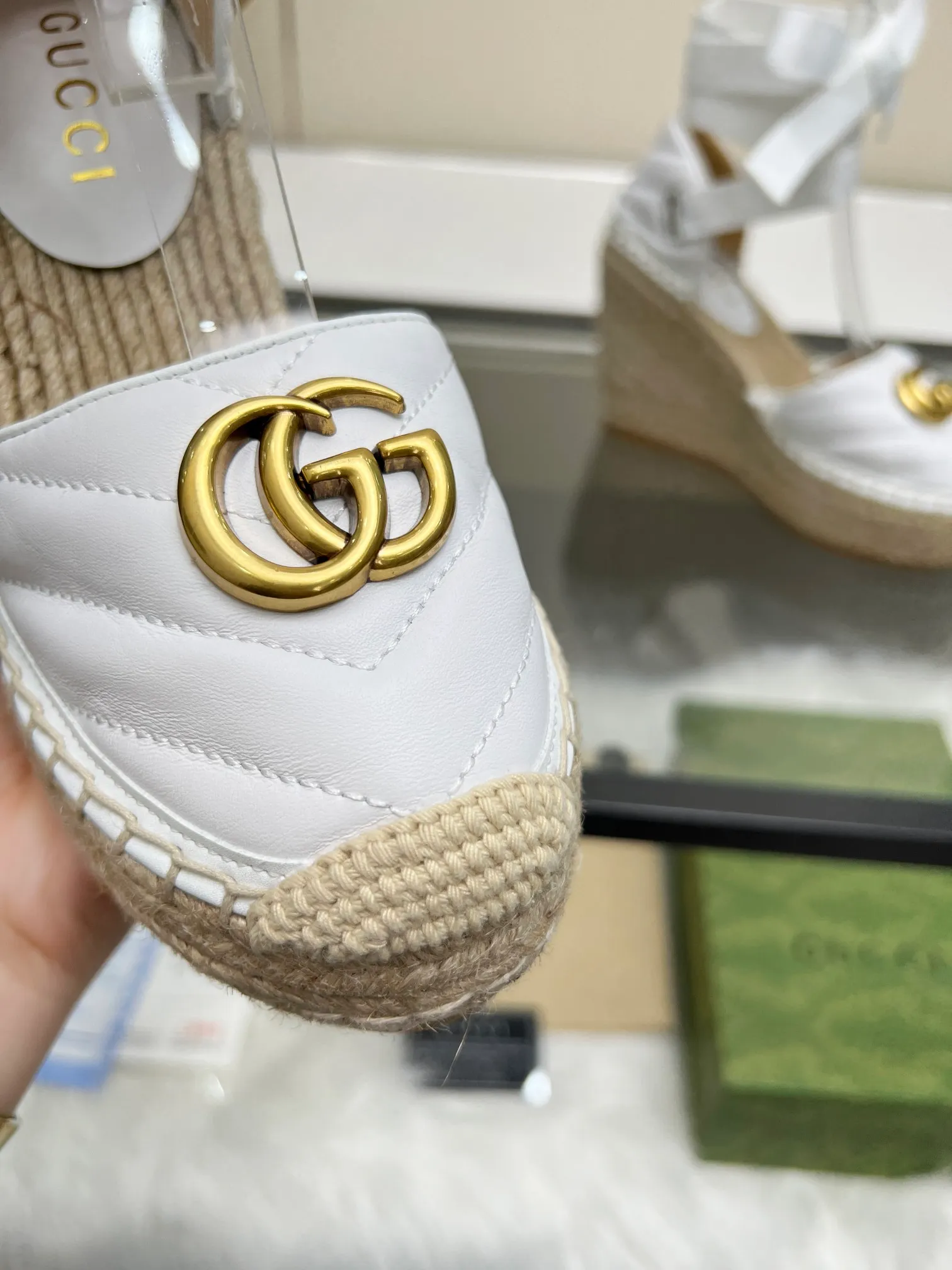👟👟Ex-factory price 440👟👟 GUCCI wedge fisherman sandals, thick-soled straw, high-end quality, fabric: double G fabric, electric embroidery, lining: mixed sheepskin lining, yardage: 35 ~ 42, color: light blue. Dear new and old customers, the picture has been updated, please transfer the image to change. The upgraded version of the wedge heel currently has more than 40 colors. Transfer the image and sell it.